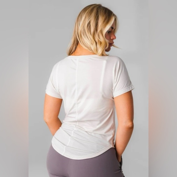 Vitality Versa Light Green Casual Full T-Shirt - Picture 7 of 9